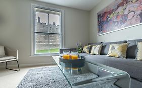 Central Windsor Apartment Facing The Castle